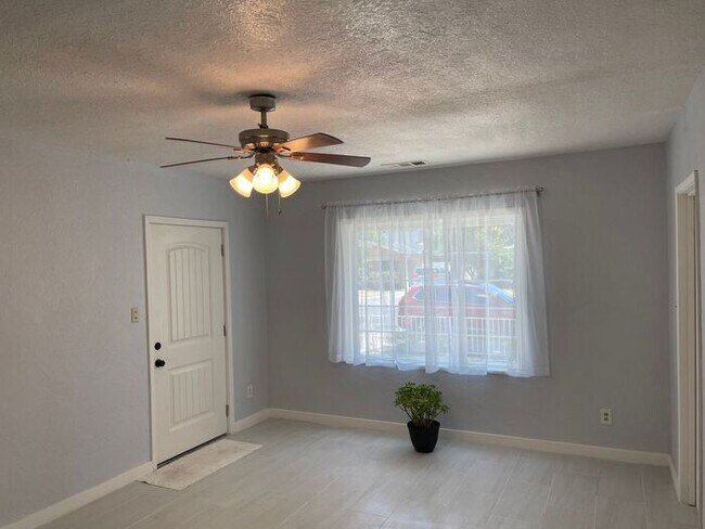 Building Photo - Coming Soon Modesto Renovated 3 Bedroom 1 ...