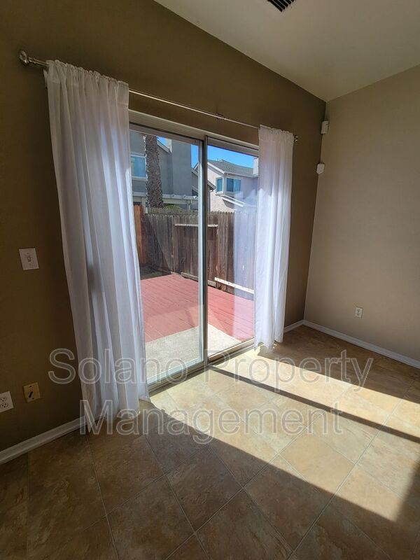 Building Photo - 358 Flagstone Cir