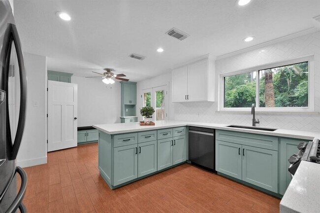 Building Photo - 5 Hickory Oak Dr
