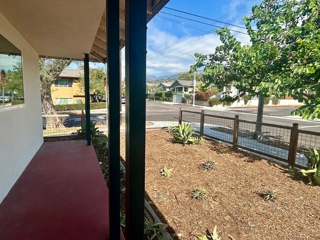 Building Photo - Updated Two Bedroom Home - Available October
