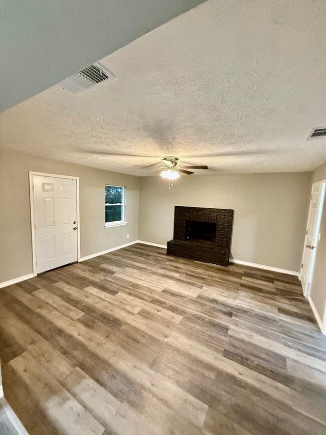 Building Photo - NOW AVAILABLE- 4/2 Completely Remodeled- Never Rented!