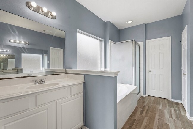 Building Photo - 9322 Eaglewood Glen Tr