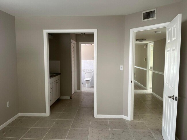 Building Photo - 325 S Ocean Breeze