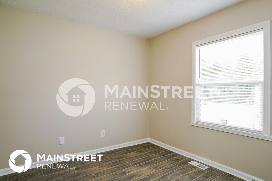 Building Photo - 4806 Tyne Dr