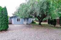 Building Photo - 3 Bed Room 2 Bath No Garage No Carport