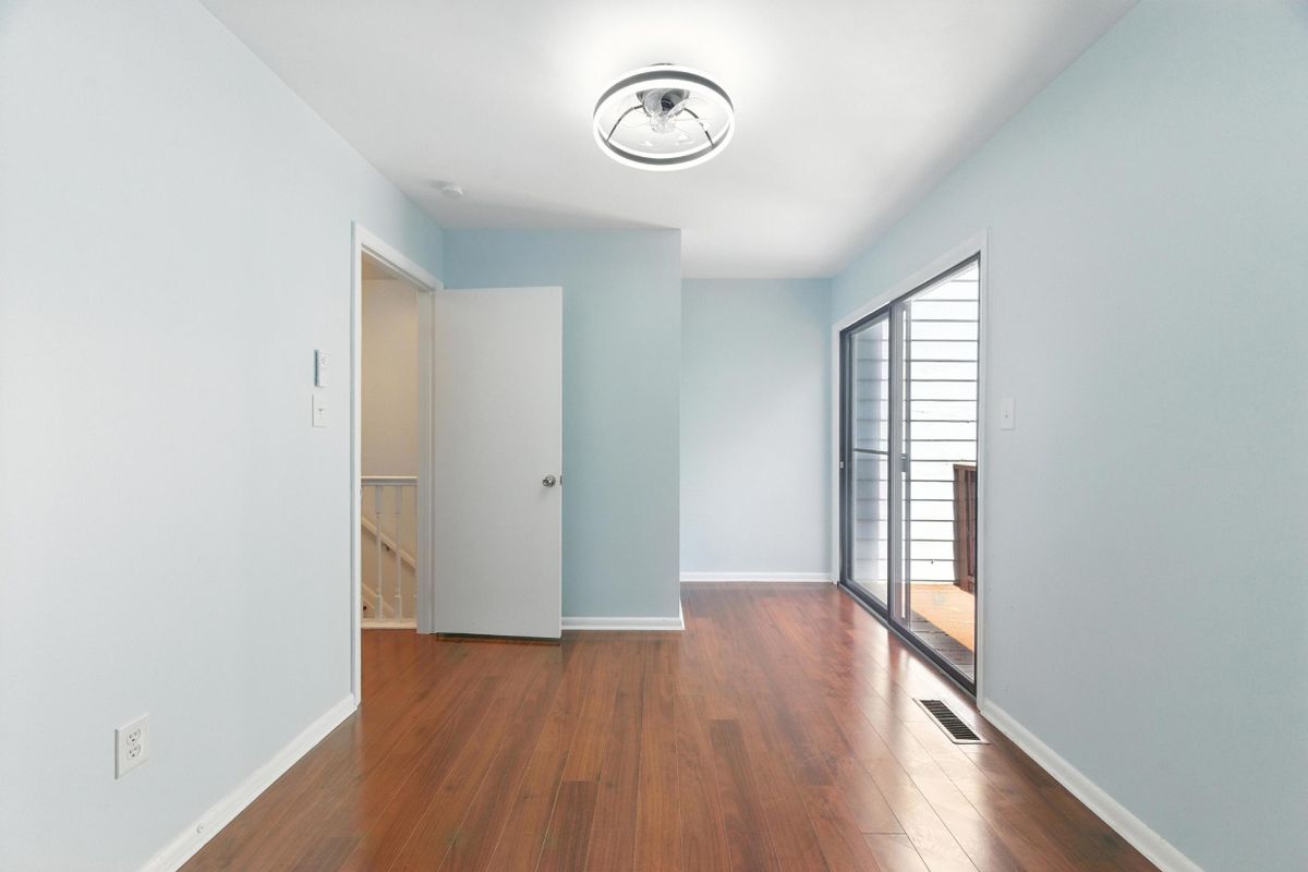 Building Photo - 233 Mill Point Dr