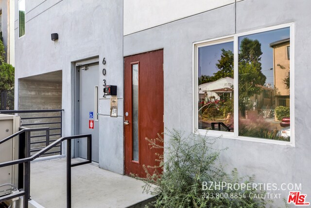 Building Photo - 6032 Romaine St