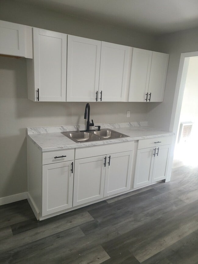 Building Photo - 712 28th Ave N