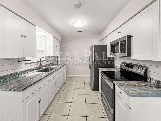Building Photo - 3840 Edgewood Ave