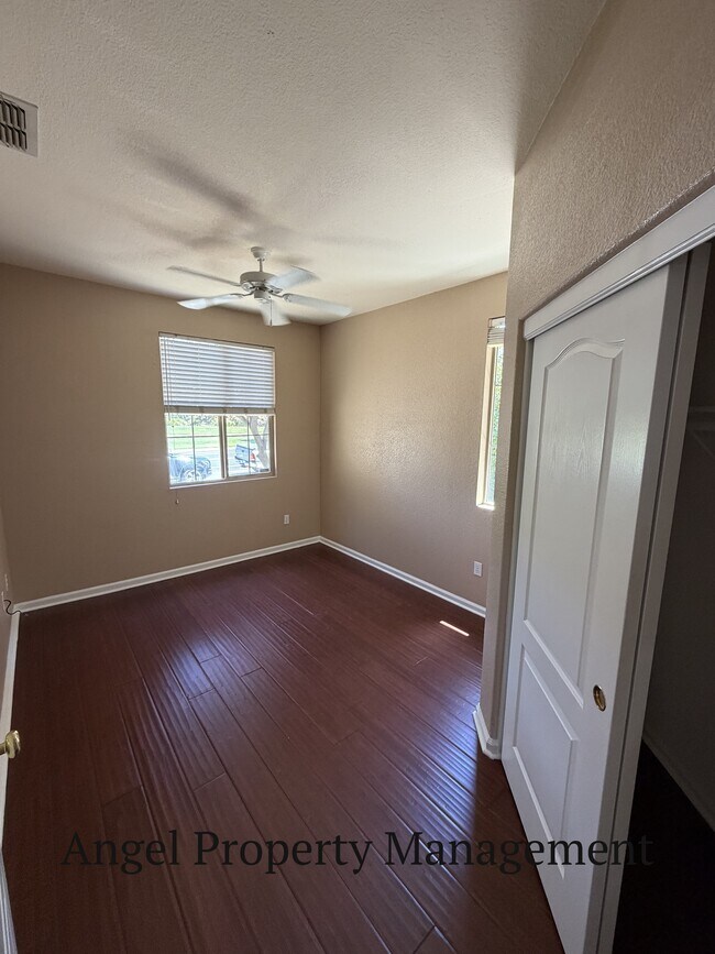 Building Photo - 10101 E Taron Dr