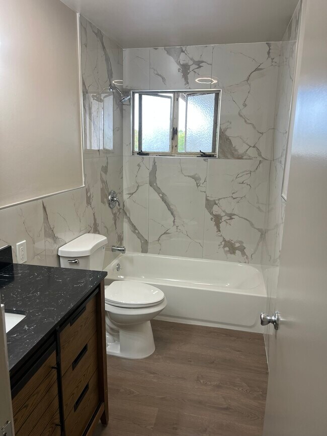 Building Photo - 519 Linwood Ave