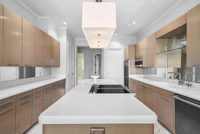 Building Photo - 1620 Lands End Rd