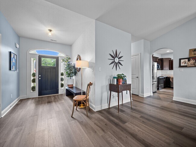 Building Photo - 239 Sailor St