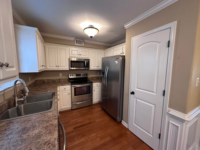 Building Photo - 2009 Dundee Way