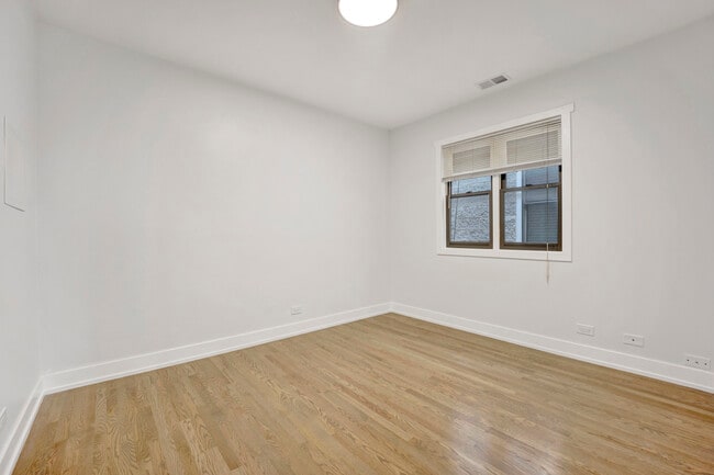 Building Photo - 3316 N Damen Ave