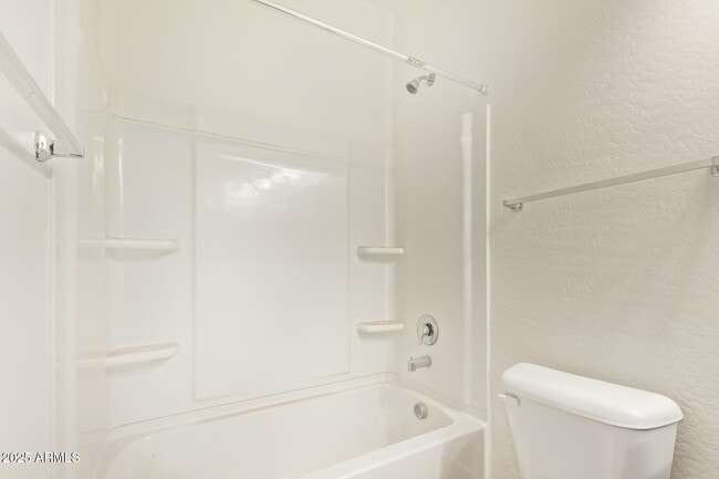 Building Photo - 2669 E Bellerive Dr