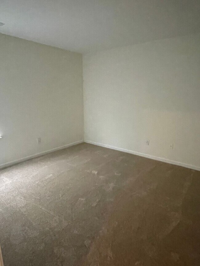 Building Photo - Lovely 3 Bed/2 Bath home in the Inverness (River Oaks)!