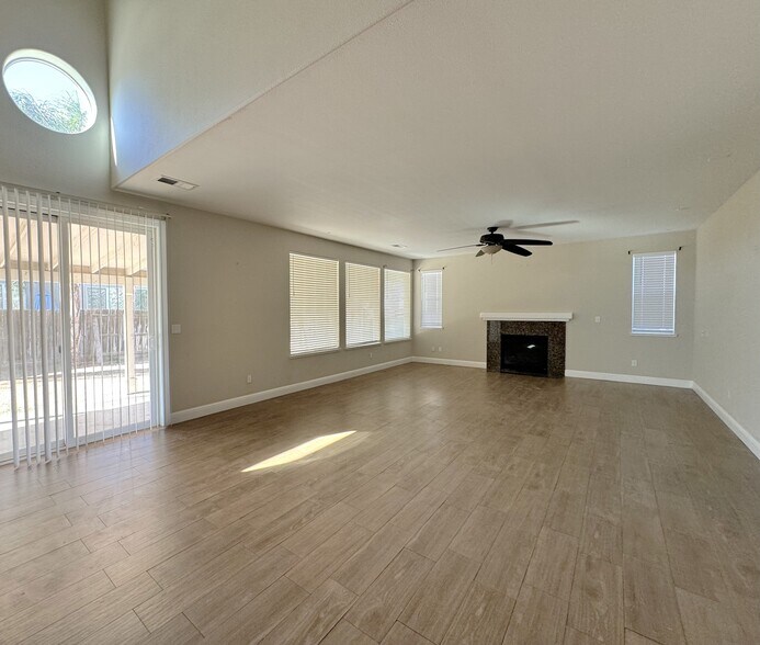 Building Photo - 4629 Stern Dr