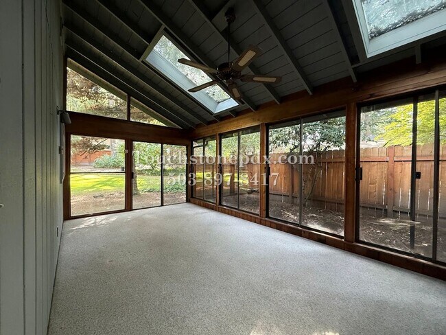 Building Photo - 13540 SW Hyland Park Ct