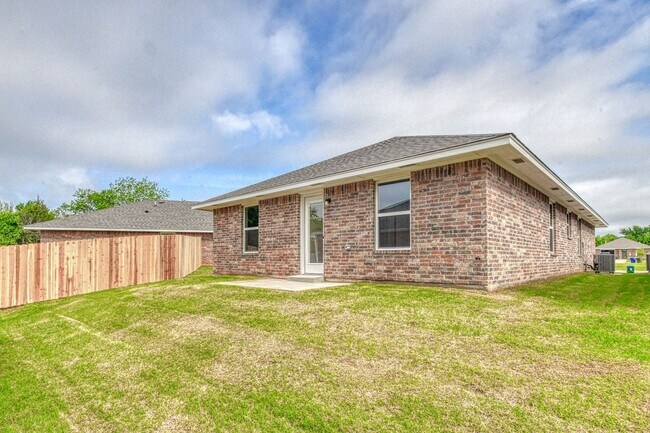 Building Photo - Brand New Construction in Varenna Landing!