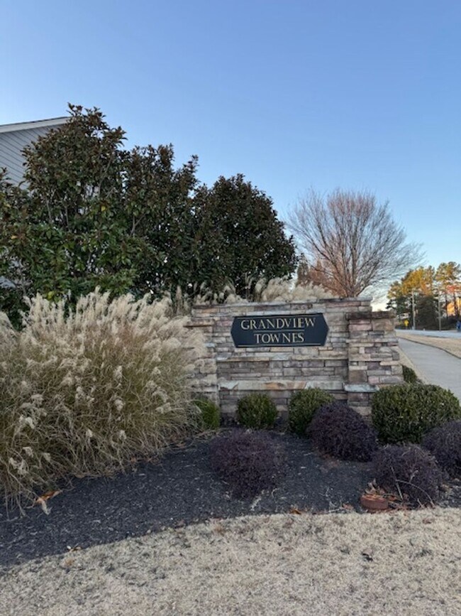 Building Photo - Charming 3-Bed, 2.5-Bath - Energy-Efficient Townhome in Simpsonville.  Discover your dream home i...