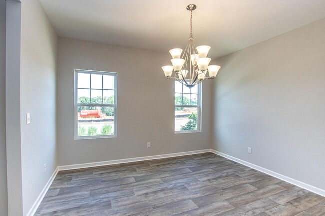 Building Photo - BEAUTIFUL Bryton  3 Bedroom Townhome Centr...