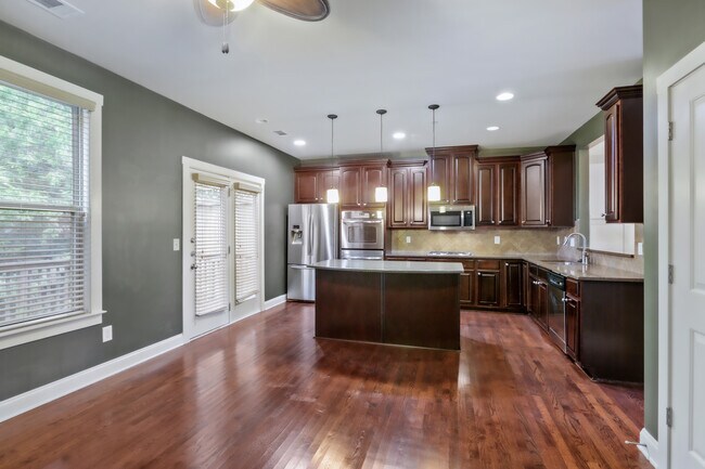 Building Photo - 2110 Westhill Dr SE, Smyrna, GA 30082