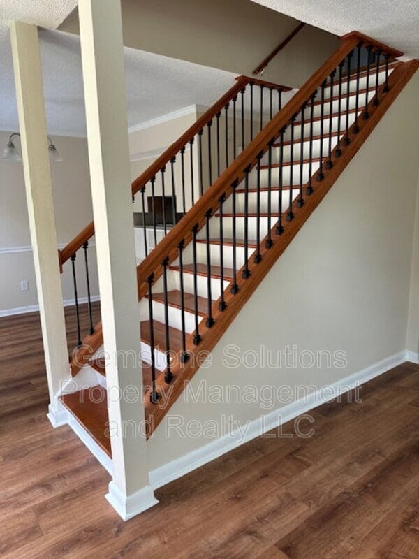 Building Photo - 404 Granville Rd