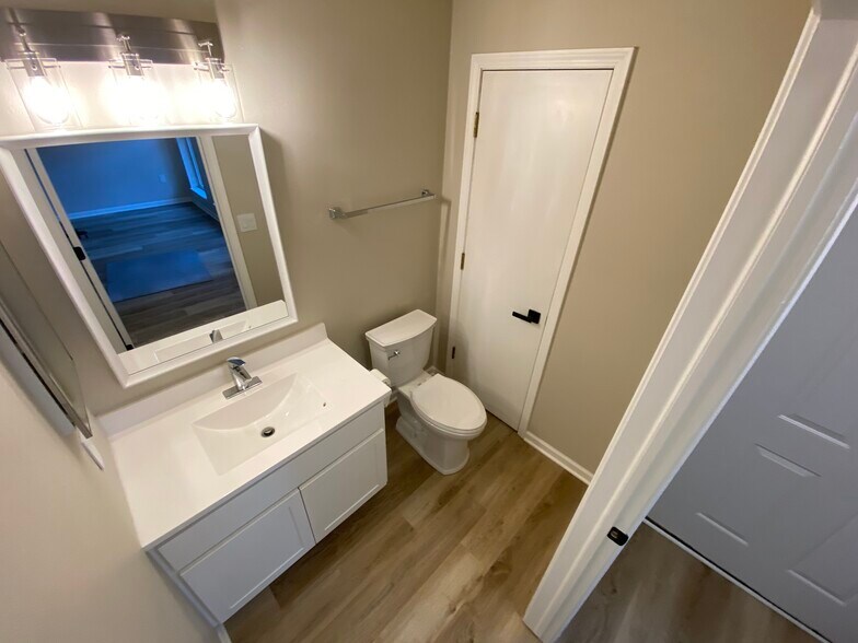Guest toilet - 2989 Holborn Cir