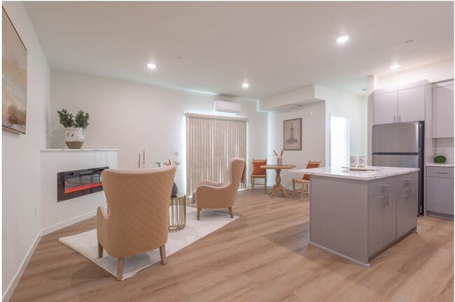 Building Photo - Urban 33