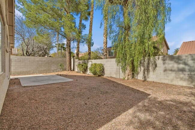 Building Photo - SUMMERLIN NORTH!!! SINGLE STORY!!! LARGE YARD!!! RECENTLY RENOVATED!!! NEW CARPET!!! NEAR DOWNTOW...