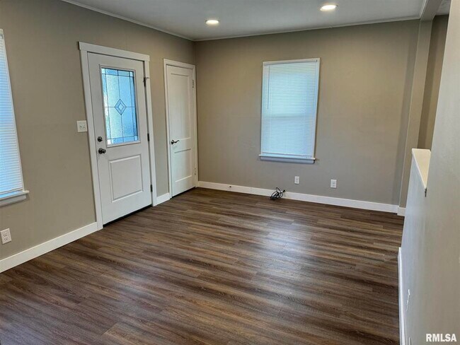 Building Photo - 3803 Pearl Ave