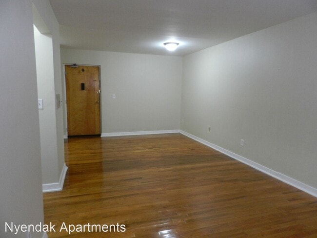 Building Photo - 151 Lincoln Ave