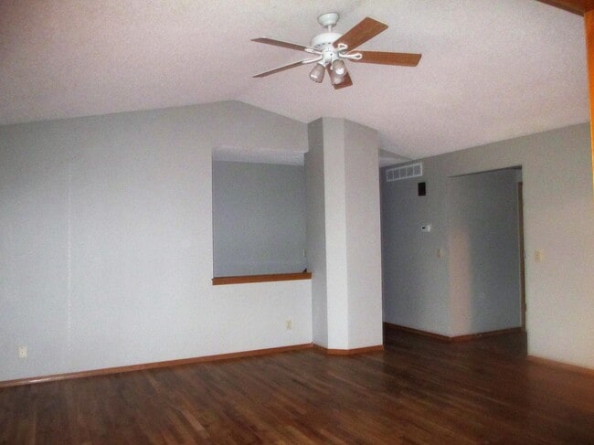 Building Photo - 11310 W Delano Ave