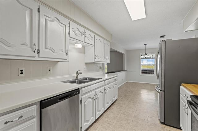 Building Photo - 216 Red River Dr