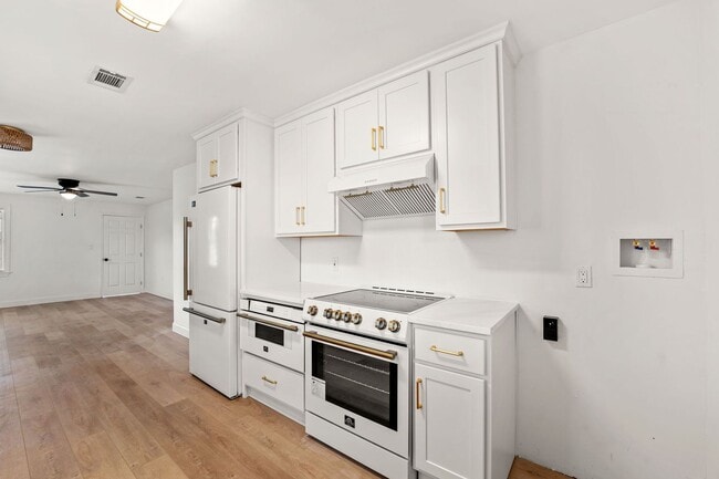 Building Photo - 2 Bed 1.5 Bath Jax Beach - Walk to the Beach- Newly remodeled