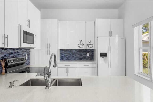Building Photo - 4202 Sabal Ridge Cir
