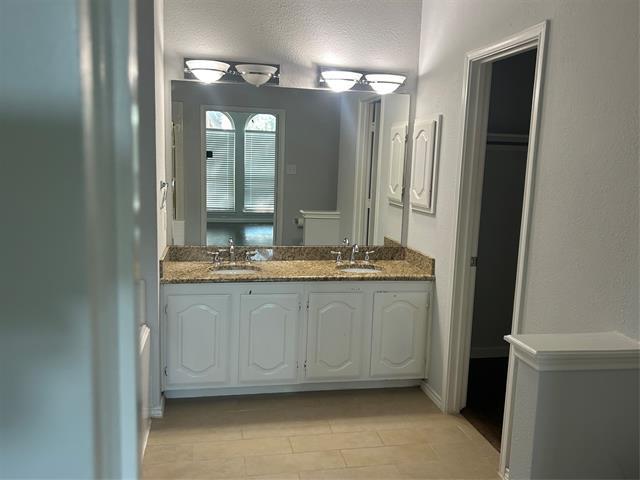 Building Photo - 10708 Alexandria Dr