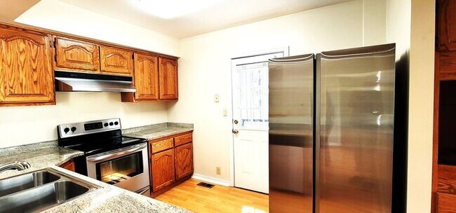 Building Photo - Spacious & Charming 2-Bed/2-Bath Home – Wa...