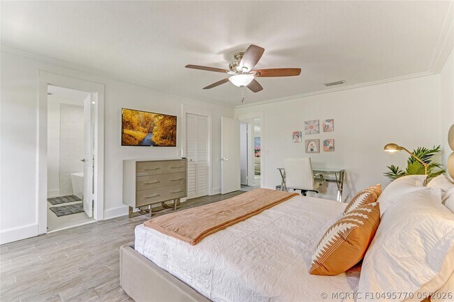 Building Photo - 16643 Redwood Way