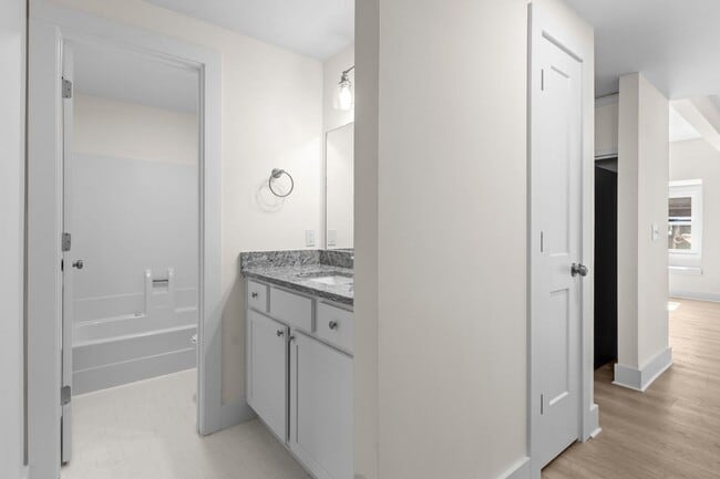 Building Photo - AVAILABLE NOW. 3 BED 1 BATH. IDEAL LOCATION IN BELLVUE. CLOSE TO EVERYTHING WEST NASHVILLE. NEWLY...