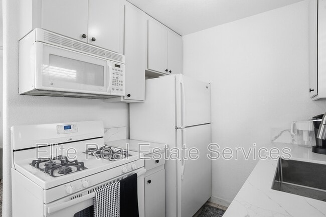 Building Photo - 2606 Juan St