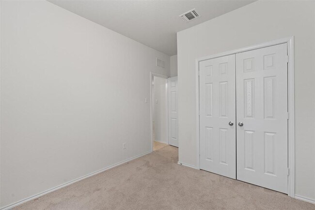 Building Photo - 126 Boxwood Dr