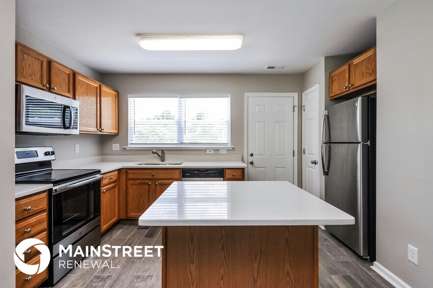 Building Photo - 3328 Deering Dr