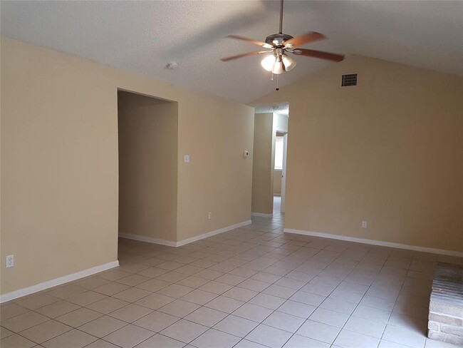 Building Photo - 15830 Blueridge Rd