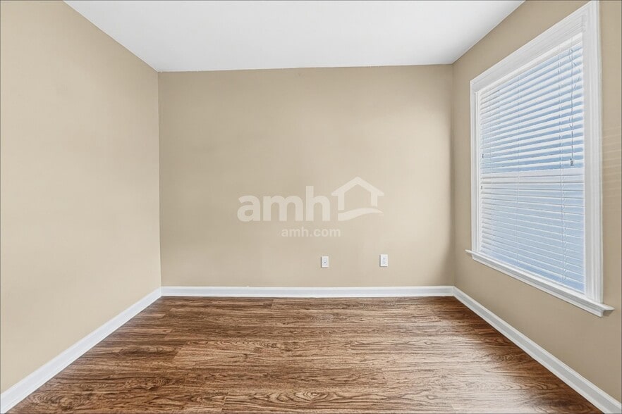 Building Photo - 317 Collinsworth Dr