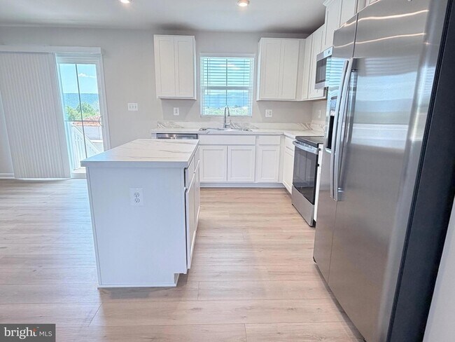 Building Photo - 785 Hisey Ave