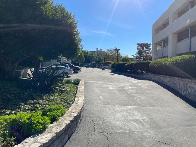 Building Photo - Panoramic Ocean Views and Resort Lifestyle...