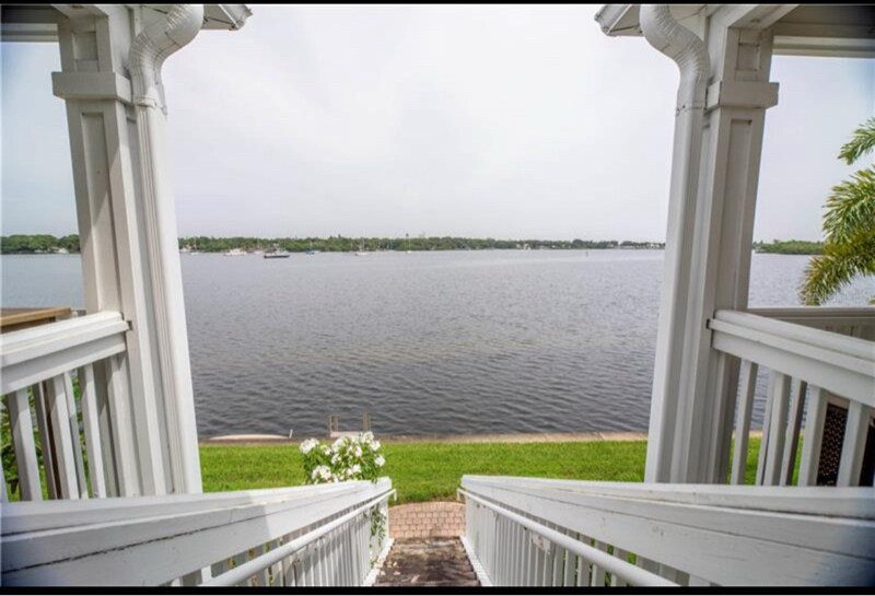 Building Photo - 201 Pompano Dr SE