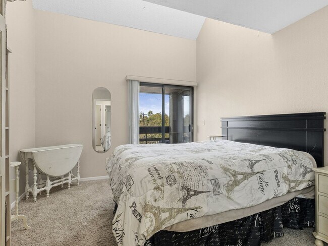 Building Photo - Unique fully furnished one bedroom condo i...